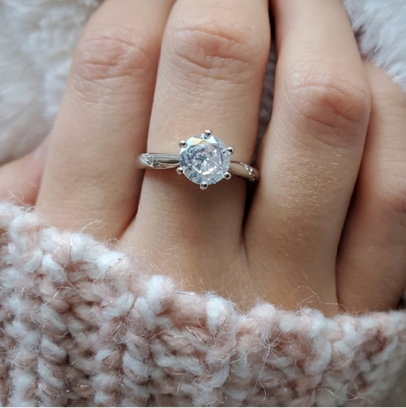 New Classic Wedding/Engagement Ring - Picture 2 of 12